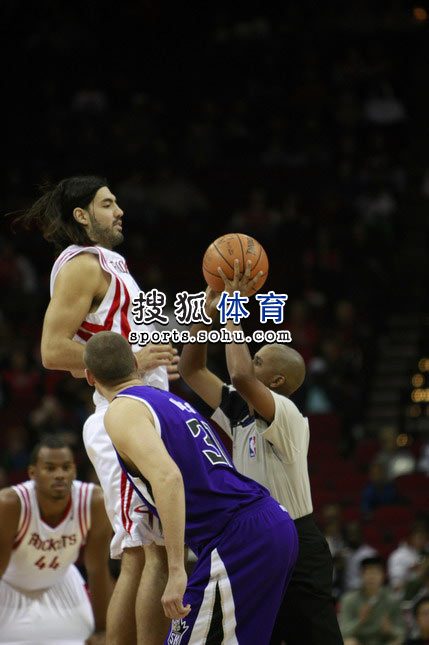 与此